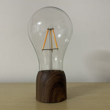 Ladda upp bild till gallerivisning, Billede af pære - LED-pære til svævende bordlampe, skaber en varm og beroligende belysning
